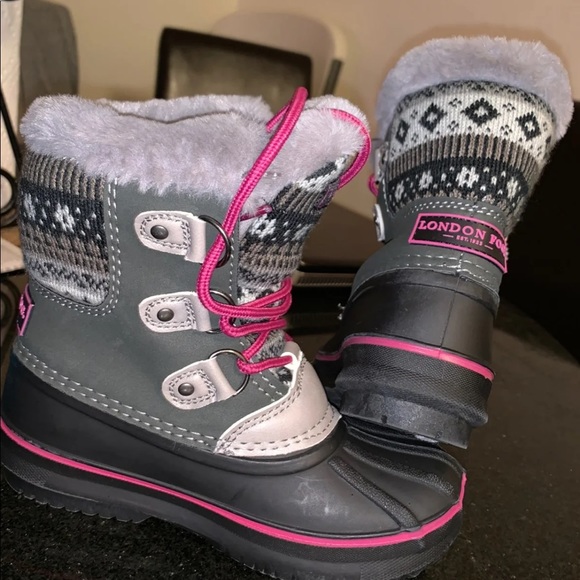 **** SOLD LOCALLY ****Girls London Fog snow boots - Picture 1 of 5